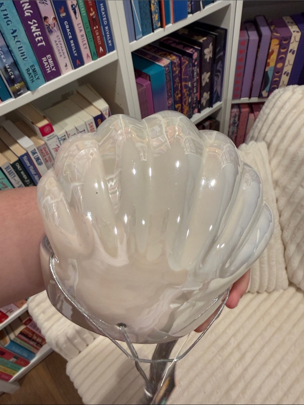 Ceramic Pearl Shell Lamp - White - Picture 5 of 5